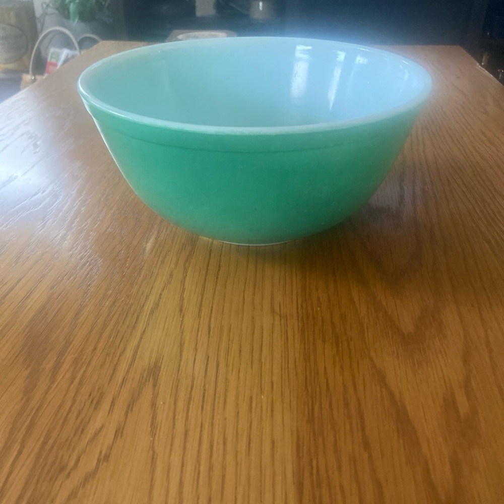 Vintage Pyrex Green #403, 2.5 Qt Mixing Bowl